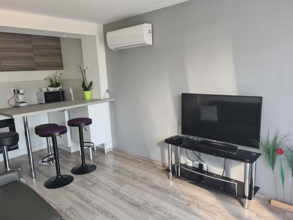Spacieux Studio Dans Le Beaujolais Saint-Georges-de-Reneins Luaran gambar